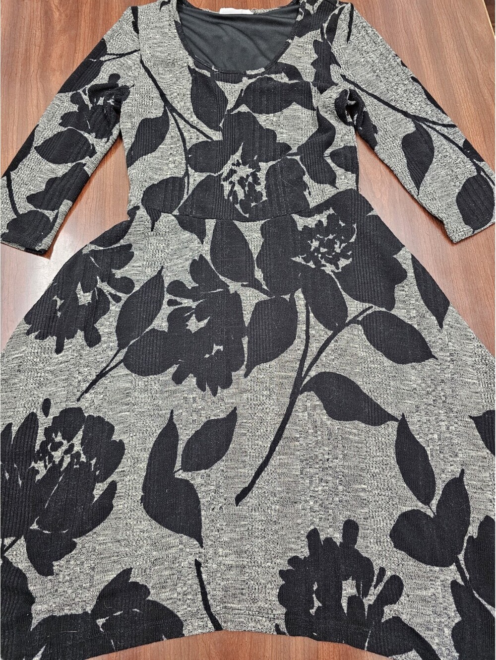 The Line of Style Gray Black Floral Fit Flare Dress Size Small 3/4 sleeve